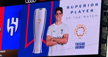 ياسين بونو يتألق ويفوز بجائزة أفضل لاعب في مباراة سالزبورج والهلال